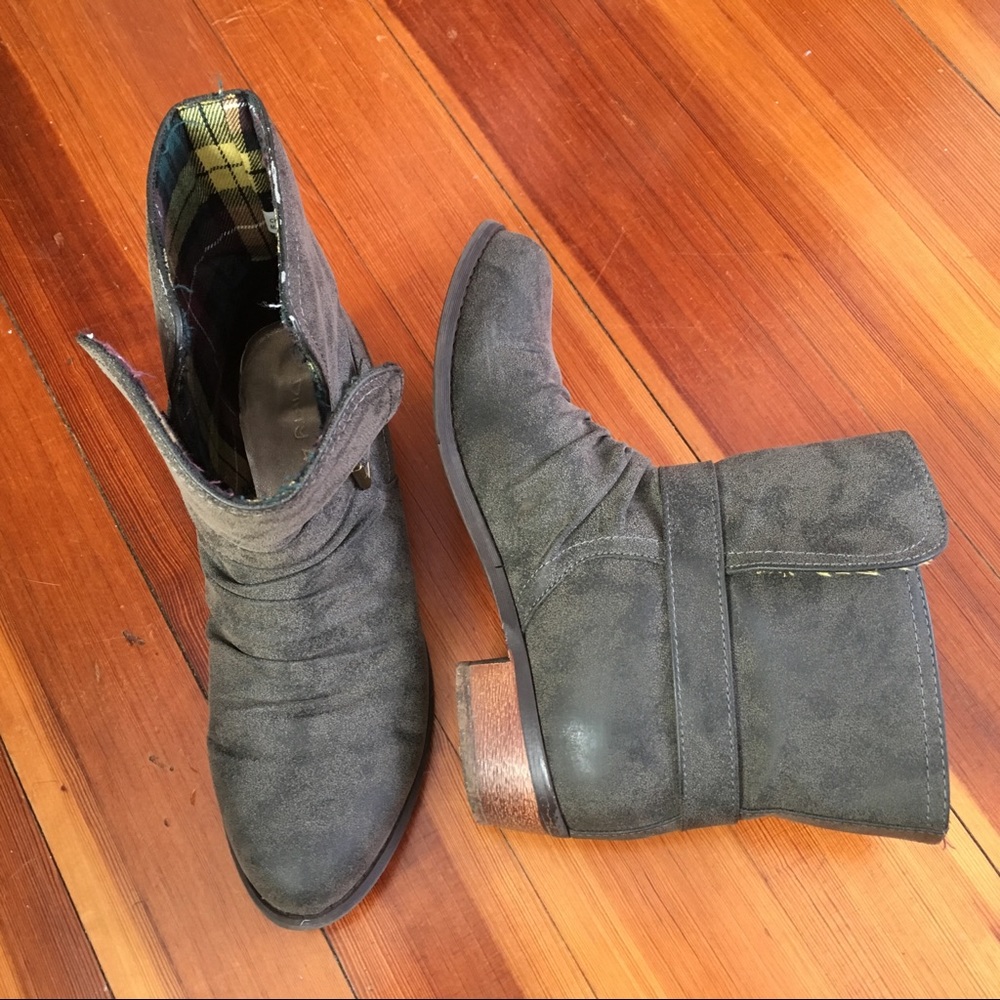 Brown-gray color short boots with low heel